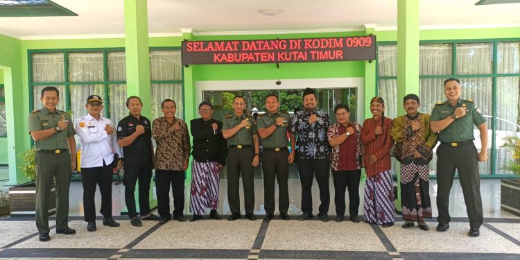 Dandim 0909/Kutai Timur Dampingi Tim Pusterad Silahturahmi dengan Pengurus Ikatan Keluarga Jawa Kabupaten Kutim