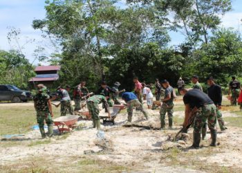 Persiapan Penutupan TMMD 113 Kodim Kubar, Satgas dan Warga Bersihkan Lapangan