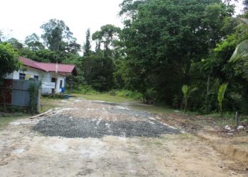 Satgas TMMD ke-113 Lakukan Perbaikan Jalan Menuju Kantor Petinggi Kampung