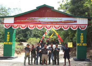 Kampung Kelian Punya Gapura Hasil Kerja Satgas TMMD ke-113 Kodim 0912 Kubar