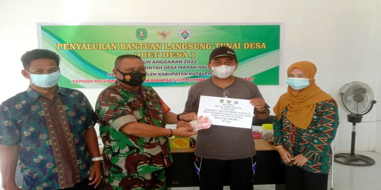 Babinsa Koramil 0909-03 Kawal Pendistribusian BLT-DD