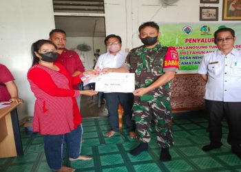 Babinsa 0909-03/Muara Wahau Terus Bergerak Kawal Pendistribusian BLT-DD