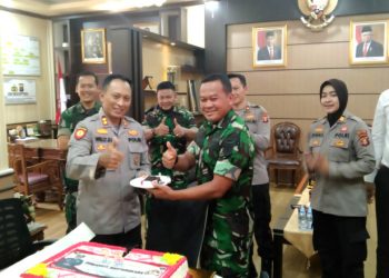 Ucapkan HUT Polri, Dandim 0909/KTM Kunjungi Polres Kutim