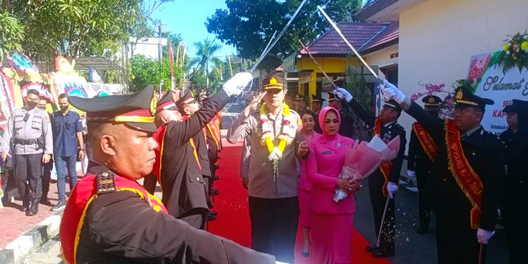 Upacara Farewell and Welcome Parade Iringi Pisah Sambut Kapolres Kutim