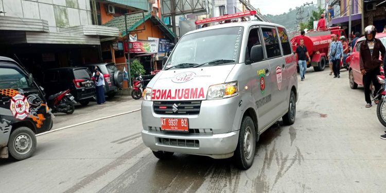 Ambulance Relawan Selalu Siaga di Lokasi Kebakaran