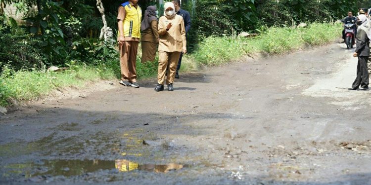 Jalan Lintas Timur Banyuwangi Mulai Diperbaiki