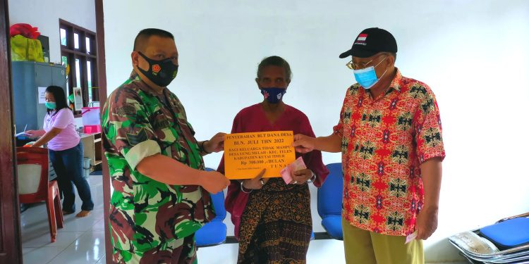 Babinsa Koramil 0909-03/Muara Wahau Laksanakan Pendampingan Penyaluran BLT-DD