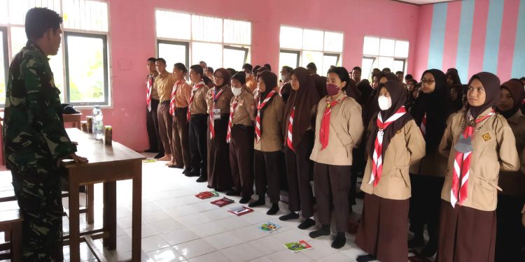 Latih Kedisiplinan Gerenasi Milenial, Babinsa Koramil Bengalon Lakukan Hal Ini