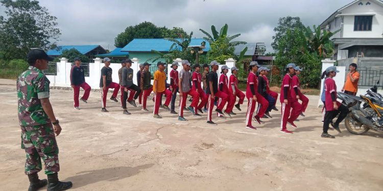 Babinsa Koramil 0909-03/Muara Wahau Latih Calon Paskibraka, Kapten Asep: Cetak Kader Berkualitas