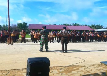 Babinsa Koramil Bengalon Beri Pelatihan PBB dan Wasbang Siswa SMP 002