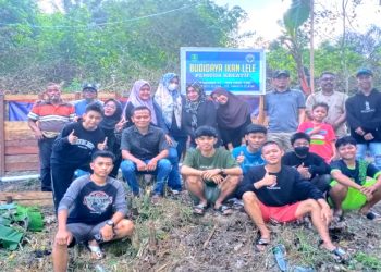 Dukung Pembinaan Pemuda Kreatif, Desa Sangsel Berikan Bantuan Ribuan Ekor Bibit Lele