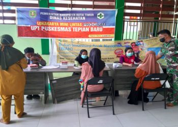 Babinsa Koramil 0909-06/Bengalon Laksanakan Pendampingan Vaksinasi