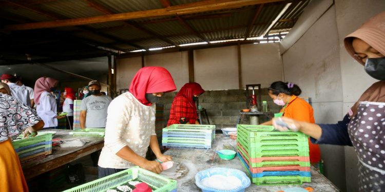 UMKM Kerupuk di Banyuwangi Kembali Bangkit