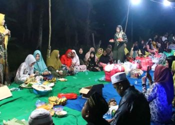 Maknai Tahun Baru Islam, Asti Lakukan Doa Bersama
