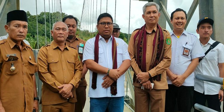 Reses di Batu Ampar, Irwan Fecho Resmikan Jembatan Gantung Telaga Abadi, Ini Pesannya