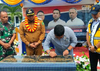 H Irwan Resmikan Renovasi Sekolah SMPN 1 dan SDN 015 Sangkulirang