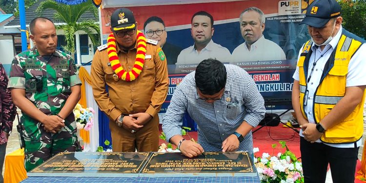 H Irwan Resmikan Renovasi Sekolah SMPN 1 dan SDN 015 Sangkulirang