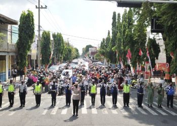 Serentak, di Lumajang Pengguna Jalan Ikut Peringati Detik-detik Proklamasi 