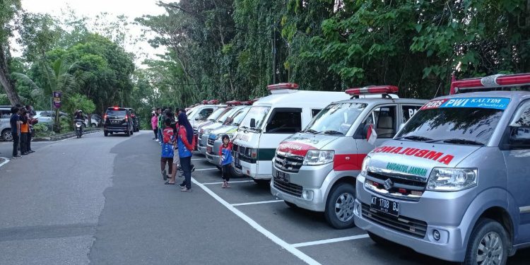 Belasan Ambulans Bersiaga Sepanjang Rute Pawai Pembangunan