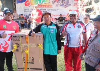 Adi Sutianto Ramaikan Jalan Sehat di Kaliorang