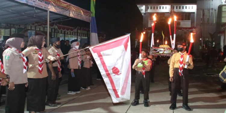 Ratusan Pelajar Meriahkan Pawai Obor