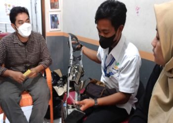 Sentra Budi Luhur Banjarbaru Survey Kerjasama dengan Perajin Alat Bantu Penyandang Disabilitas