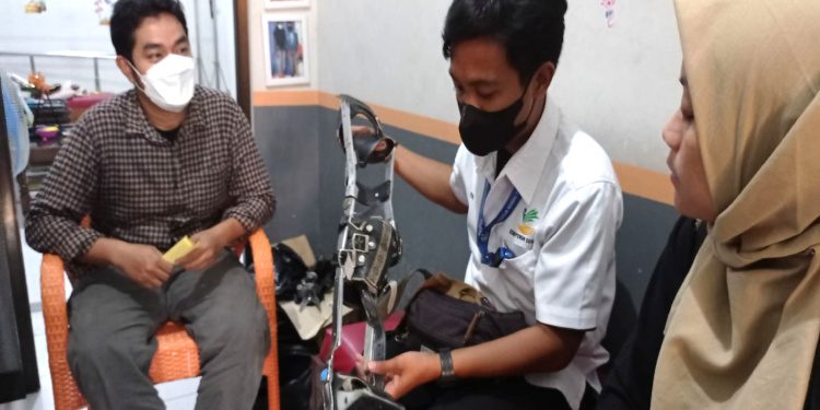 Sentra Budi Luhur Banjarbaru Survey Kerjasama dengan Perajin Alat Bantu Penyandang Disabilitas