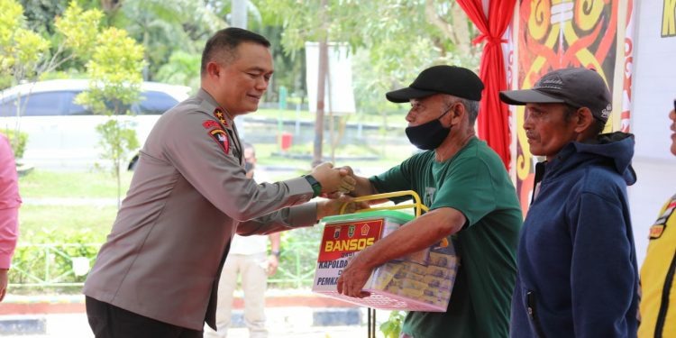 Kapolda Kaltim Distribusikan Sembako di Kutim, 1800 Paket Dibagi untuk 18 Kecamatan