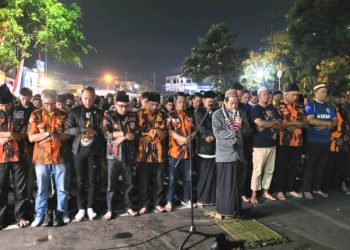Sholawat dan Doa serta Lagu Arema untuk Para Korban Tragedi Stadion Kanjuruhan, Warnai Alun-alun Kota Batu