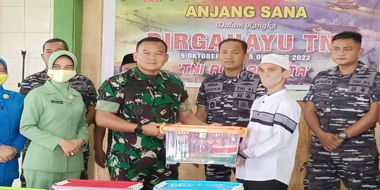 Jelang HUT 77 TNI, Kodim 0909/Kutai Timur Bersama Lanal Sangatta Bagikan Paket Bingkisan, Sasar Ponpes