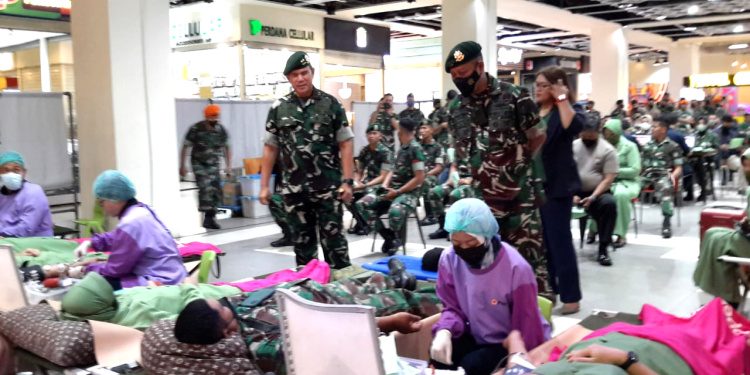 Pangdivif 2 Kostrad Tinjau Kegiatan Donor Darah, Rangkaian HUT TNI ke-77