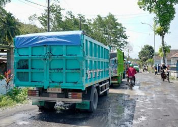 Banyak Keluhan, Bupati Lumajang Terjun Langsung untuk Tertibkan Truk Pasir