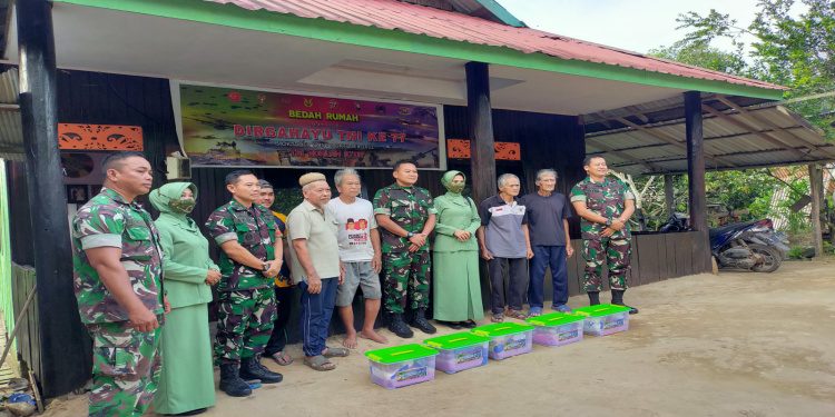 Dalam Rangka Memperingati HUT TNI ke-77 Kodim 0909/Kutai Timur Bagikan Paket Bingkisan ke Veteran