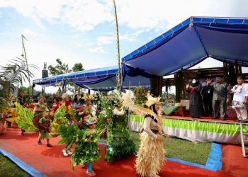 Warga Desa Kaliploso Banyuwangi, Gelar Fashion dari Tanaman Holtikultura