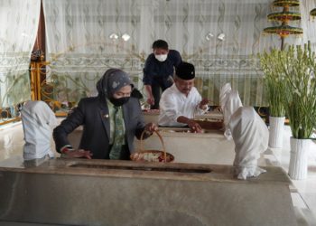 Jelang HUT Kota Batu, Walikota Batu Ziarah Rombongan ke Makam Leluhur Kota Batu
