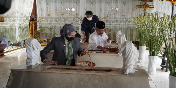 Jelang HUT Kota Batu, Walikota Batu Ziarah Rombongan ke Makam Leluhur Kota Batu