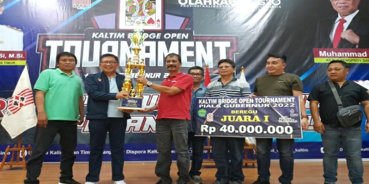 Apical KRN Balikpapan Juara Beregu Open Bridge Tournament Piala Gubernur Kaltim