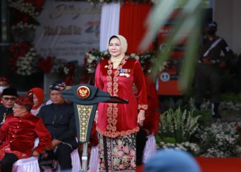 Walikota Batu Dapat Penghargaan Bhakti Desa Utama dan 19 Desa Mandiri dari Menteri Desa PDTT