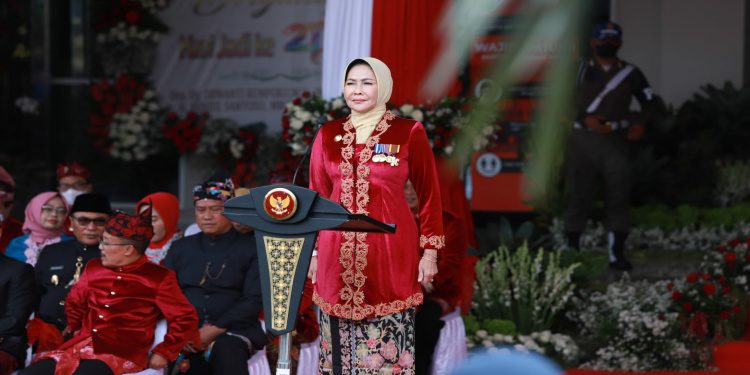 Walikota Batu Dapat Penghargaan Bhakti Desa Utama dan 19 Desa Mandiri dari Menteri Desa PDTT