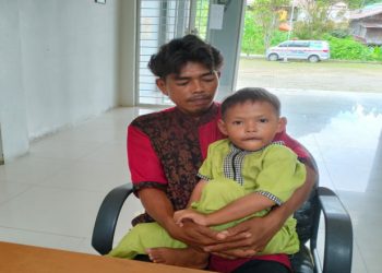 Termakan Janji Gaji Besar, Akhirnya Terlantar Bersama Anaknya