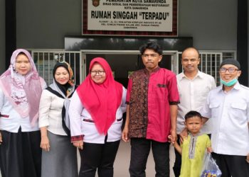 PWI Kaltim Peduli Back-up Sentra Budi Luhur Banjarbaru Pulangkan Faizin ke Antang Kalang Kalteng