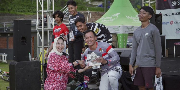 Kompetisi Balap Sepeda Gunung Panderman Gravity Park Funduro Ditutup Walikota Batu