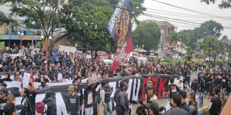 Kejati Jatim Merespon Aksi Unjuk Rasa Aremania