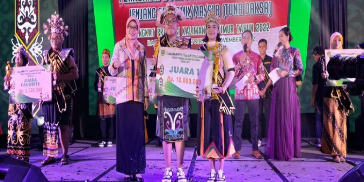 SMAN 10 Samarinda Juara Duta Pelajar Sadar Hukum Kaltim 2022