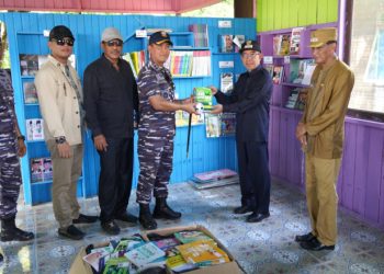 Lanal Sangatta Tambah Koleksi 260 Judul Buku Perpustakaan KBN Pulau Miang