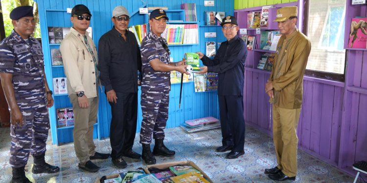 Lanal Sangatta Tambah Koleksi 260 Judul Buku Perpustakaan KBN Pulau Miang