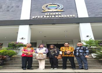 Pansus Raperda Tata Kearsipan DPRD Kutim Bertandang ke Bandung