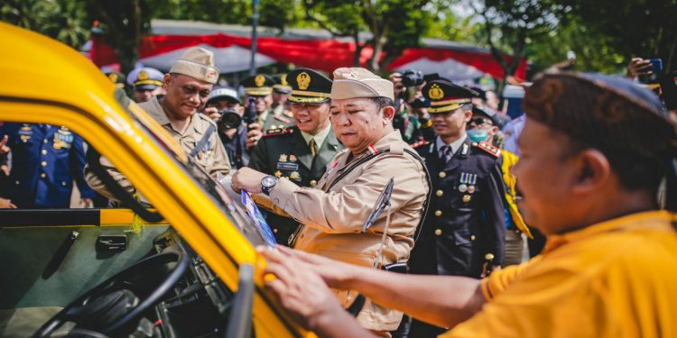 di Jember Sekarang Naik Angkot Gratis