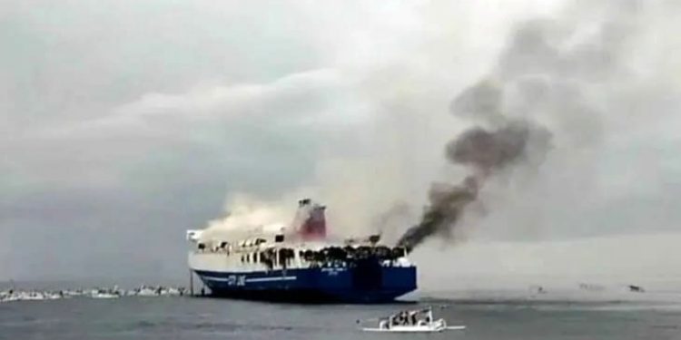 KM Mutiara Timur 1 Rute Banyuwangi-Lombok Terbakar