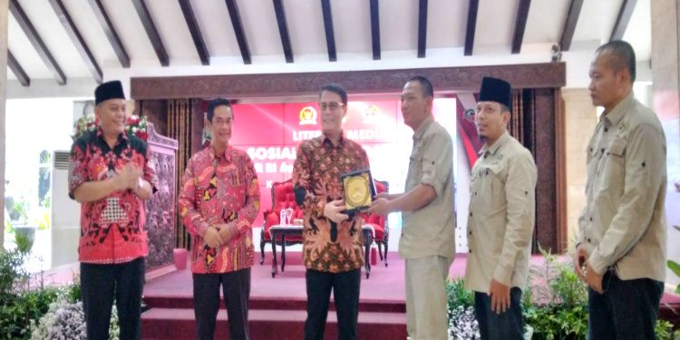 Wakil Ketua MPR RI Bersama PWI Ajak Kades dan Lurah se-Kabupaten Malang Kuatkan Ideologi
